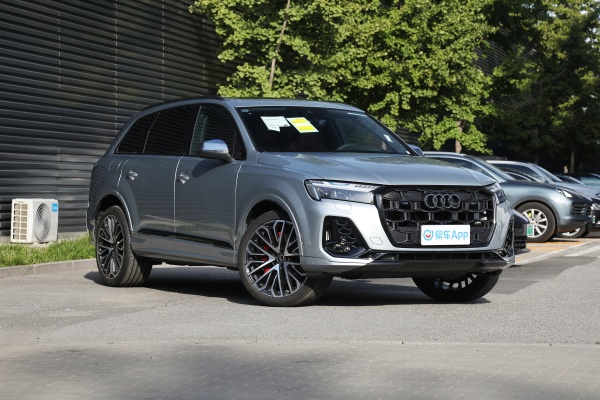 奥迪SQ7热销中 目前售价109.88万元起